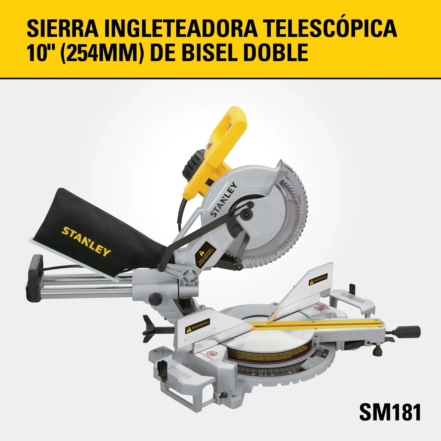 Sierra de inglete de doble bisel Stanley (SKU: SM181) con escala visible, mostrada sobre un banco de trabajo de madera en un taller. La sierra está situada en varios ángulos para mostrar su función de doble bisel.
