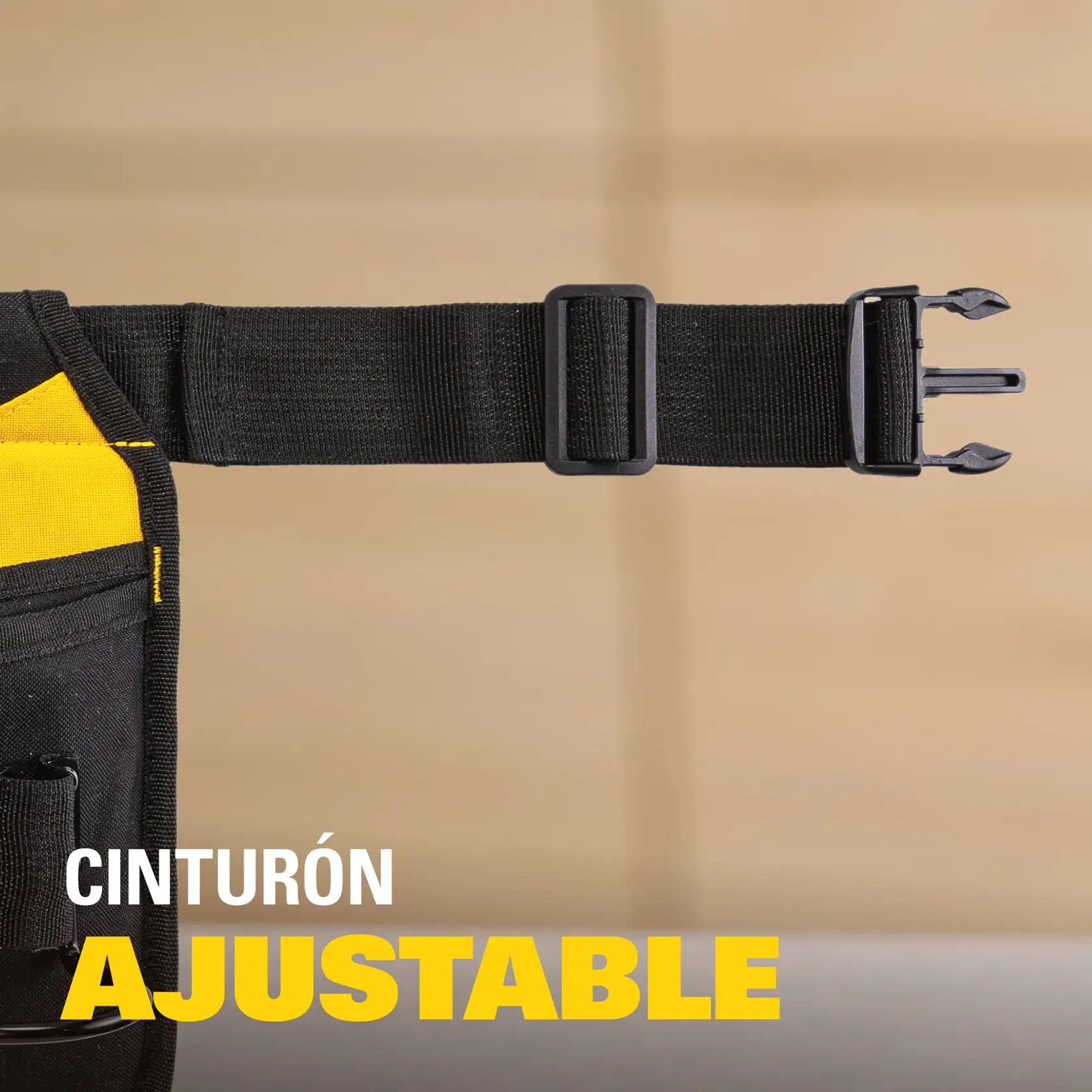 STANLEY STST511304LA cinturón negro ajustable con hebilla plástica, vista de cerca. Categoría: Gráficos.