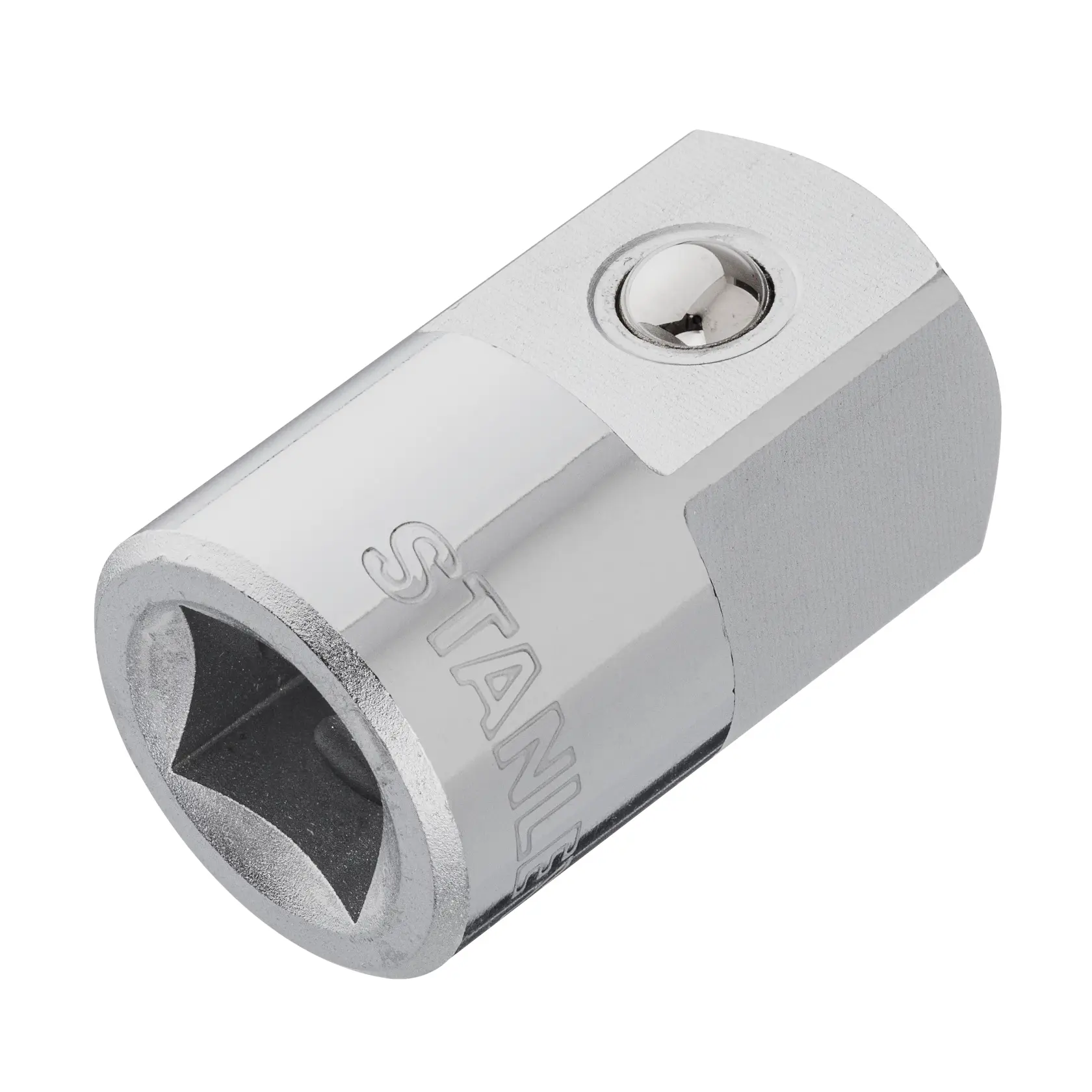 Stanley 4-88-558 adaptador de socket cromado, vista en ángulo sobre fondo blanco.