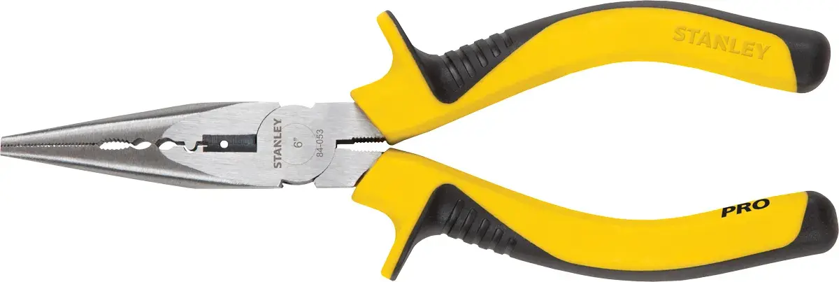 Pinza de punta larga STANLEY 84-053 con mango amarillo y negro, vista lateral sobre fondo blanco.