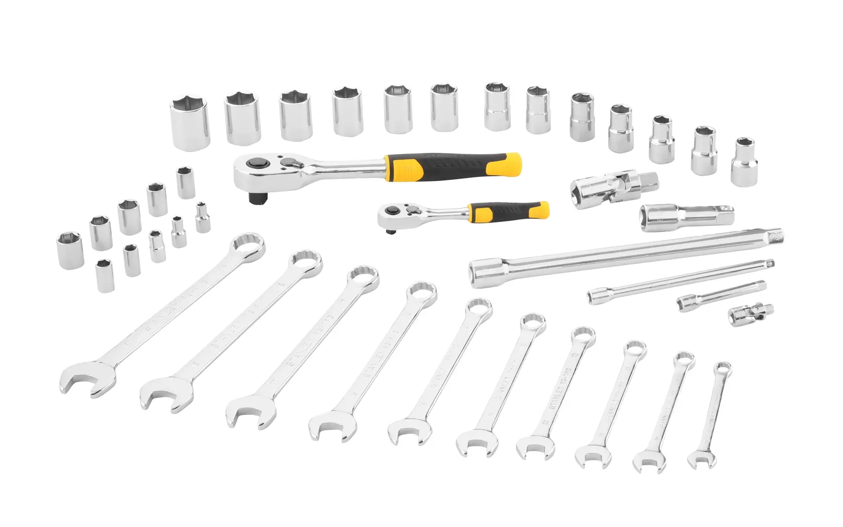 Juego de herramientas STANLEY STMT82832-LA con llaves, dados, matracas y extensiones, ángulo frontal sobre fondo blanco.